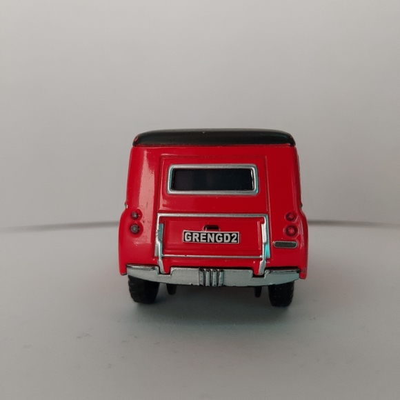 Disney Pixar Cars 2 - Maurice Wheelks Diecast Metal 1:55 Scale Land Rover - Picture 5 of 7